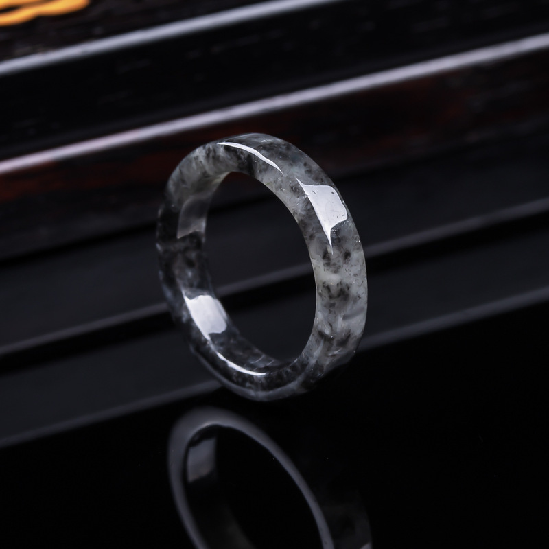 Jewelry & Watches Bench - Натуральное бирманское кольцо из черного жадеита