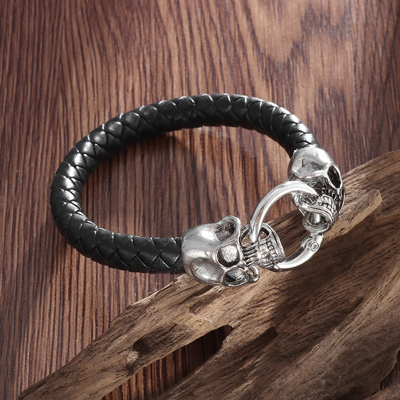 Мужской кожаный браслет с двой – обзор и цена Gothic Skull Ring